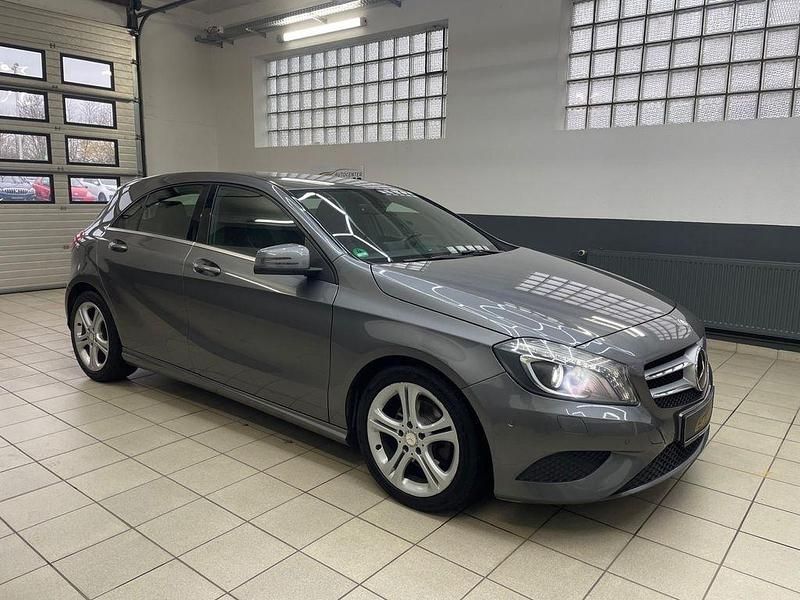 Grau Gebraucht 2013 Mercedes A200 Limousine | 10.900 € (Fairer Preis) - Bild 1/3