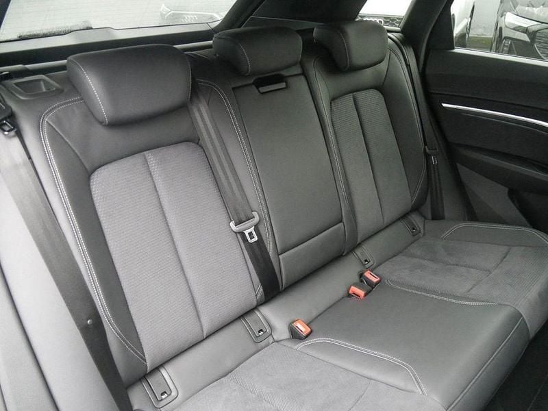 Gebraucht Audi e-tron Ambiente 369 kW (503 PS) 2022 Brillantschwarz SUV