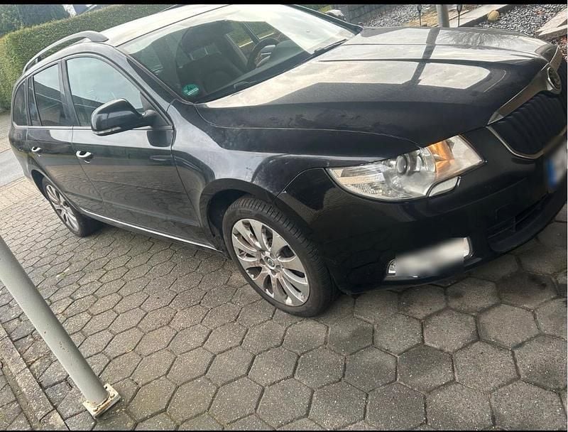 Gebraucht Skoda Superb 160 PS (117 kW) 2012 Schwarz Kombi