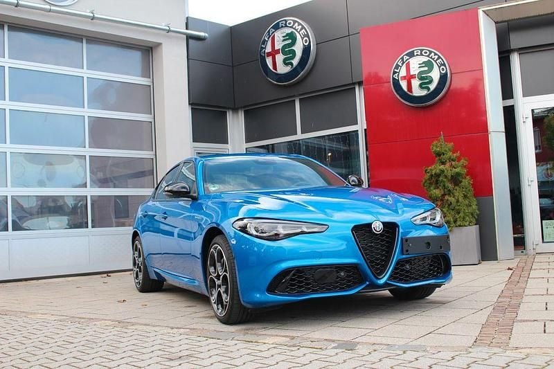 Blau Gebraucht 2023 Alfa Romeo Giulia Premium Limousine | 34.900 € (Superpreis) - Bild 1/4