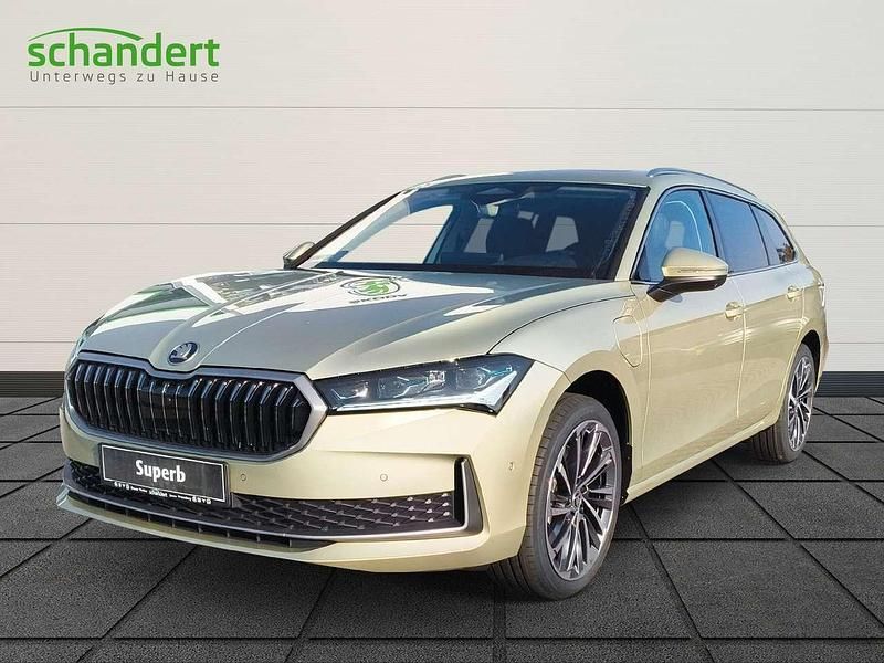 Icetea gelb metallic Gebraucht 2024 Skoda Superb LAURIN & KLEMENT Kombi | 52.770 € - Bild 1/4
