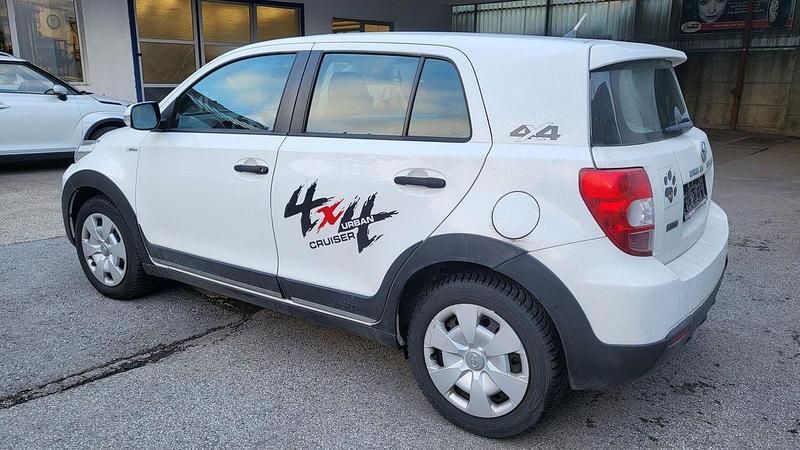 Weiß Gebraucht 2012 Toyota Urban Cruiser Kleinwagen | 5.690 € (Fairer Preis) - Bild 1/4