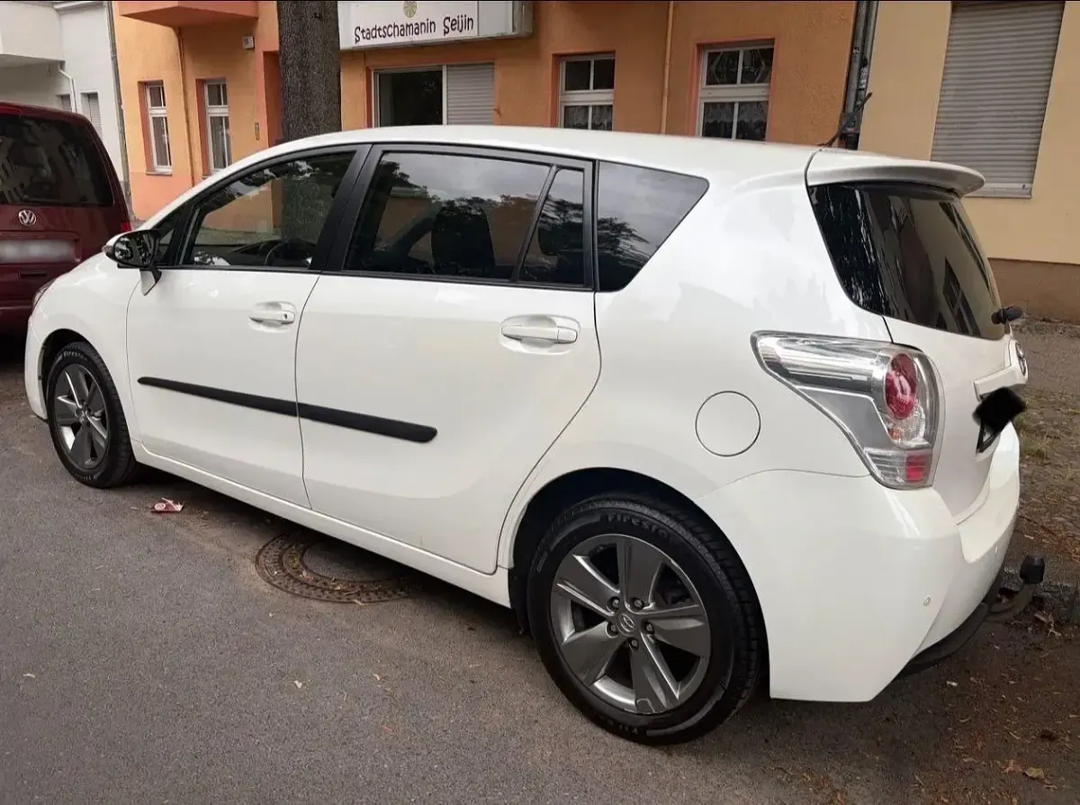 Gebraucht Toyota Verso 150 PS (110 kW) 2014 Weiß Van / Kleinbus