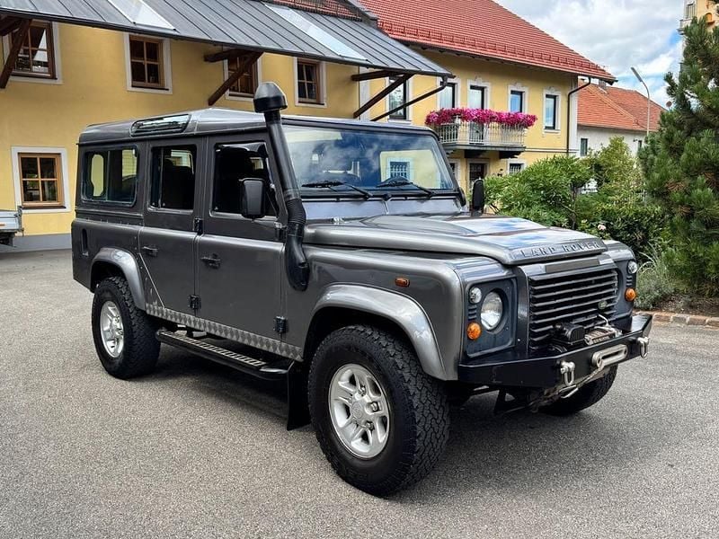 Grau Gebraucht 2008 Land Rover Defender SE SUV | 16.800 € - Bild 1/4