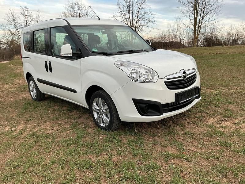 Gebraucht Opel Combo Edition 120 PS (88 kW) 2016 Van / Kleinbus