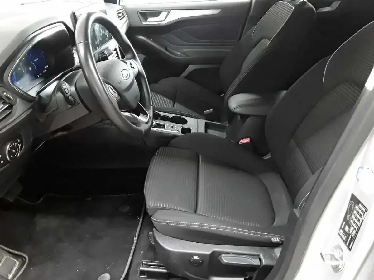 Gebraucht Ford Focus Titanium X 120 PS (88 kW) 2023 Moondust silber metallic Kombi