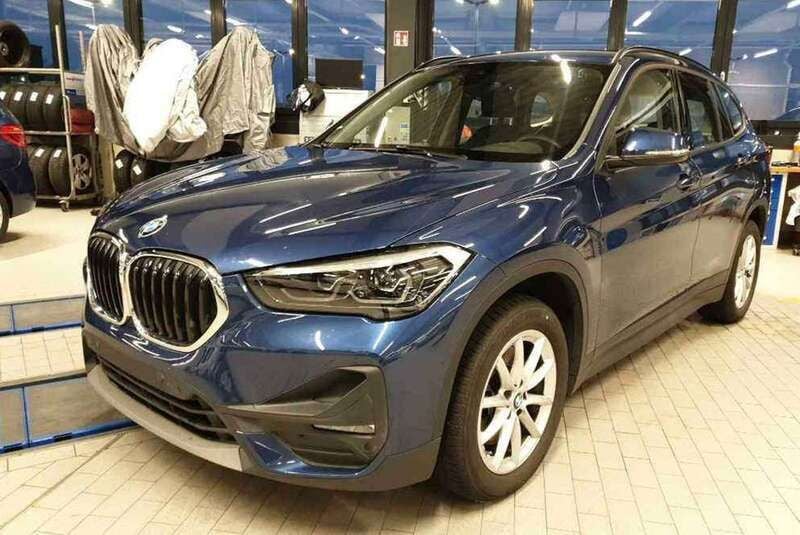 Phytonicblau metallic Gebraucht 2021 BMW X1 SUV | 29.980 € (Superpreis) - Bild 1/4