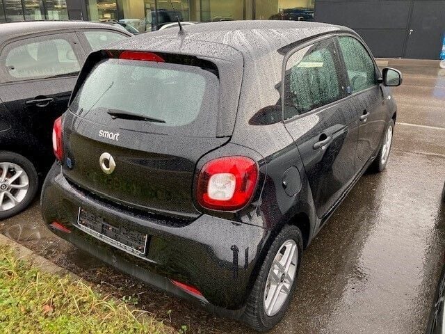 Gebraucht Smart ForFour Electric Drive 60 kW (82 PS) 2021 Karosserie in black Limousine