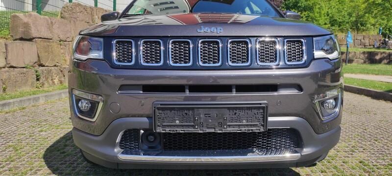 Grau Gebraucht 2018 Jeep Compass Limited SUV | 18.500 € (Fairer Preis) - Bild 1/4