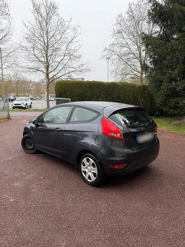 Gebraucht Ford Fiesta 81 PS (59 kW) 2010 Grau Kleinwagen