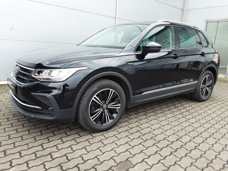 Gebraucht VW Tiguan Active 150 PS (110 kW) 2022 Deep black perleffekt SUV