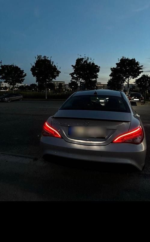 Weiß Gebraucht 2013 Mercedes CLA200 AMG Coupé | 11.000 € (Fairer Preis) - Bild 1/4