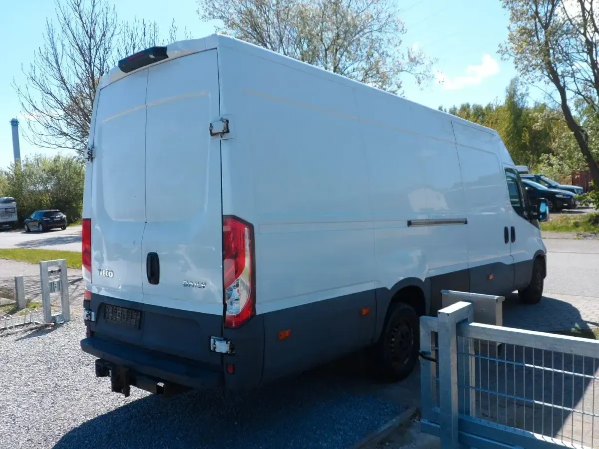 Gebraucht Iveco Daily 179 PS (131 kW) 2017 Weiß Van / Kleinbus