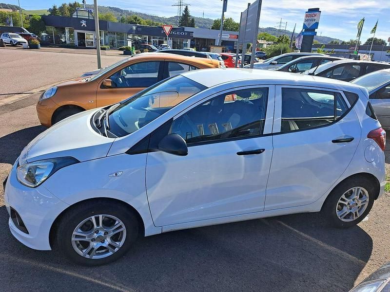 Gebraucht Hyundai i10 Classic 67 PS (49 kW) 2014 Weiß Kleinwagen