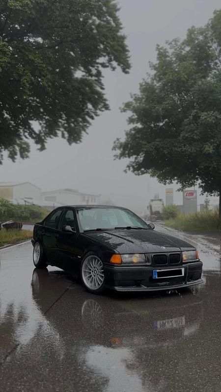 Schwarz Gebraucht 1997 BMW 320 Limousine | 4.990 € (Fairer Preis) - Bild 1/4