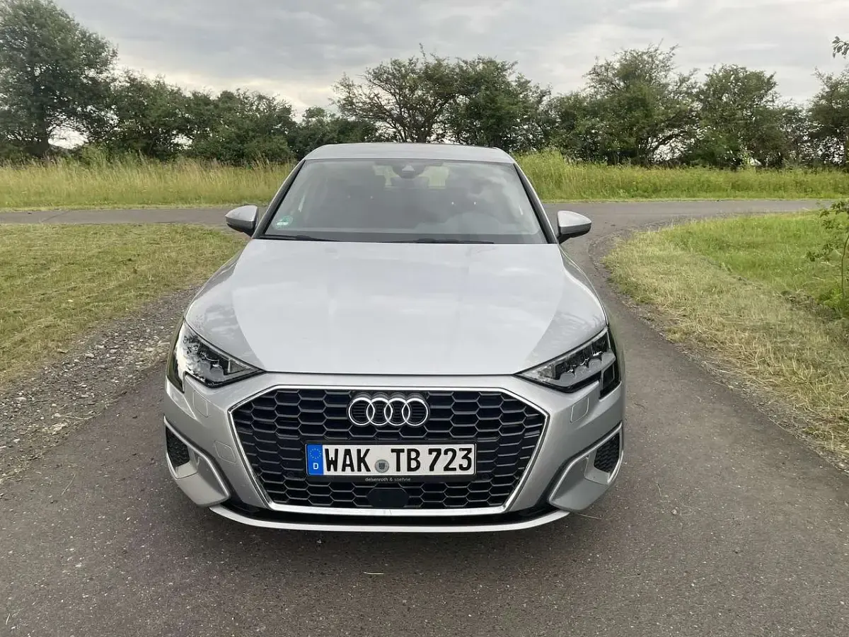 Gebraucht Audi A3 Attraction 110 PS (80 kW) 2022 Silber Limousine