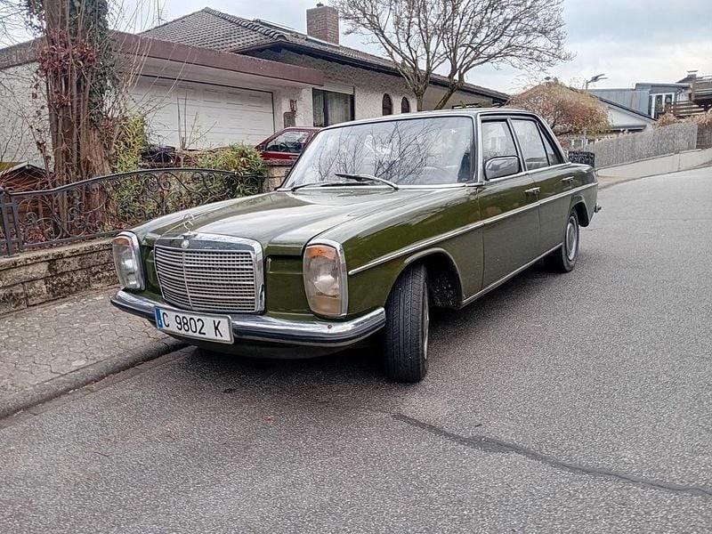Gebraucht Mercedes 200 60 PS (44 kW) 1975 Grün Limousine