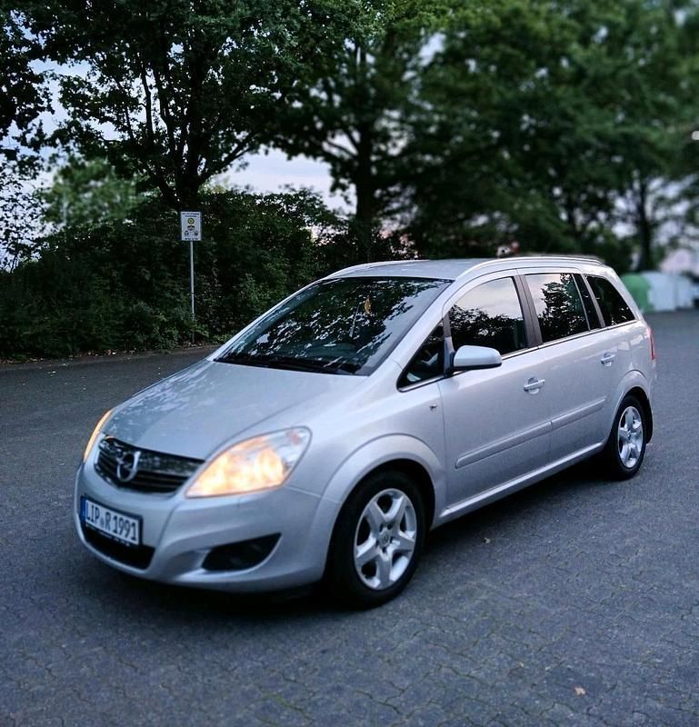 Silber Gebraucht 2008 Opel Zafira Van / Kleinbus | 2.999 € (Fairer Preis) - Bild 1/4