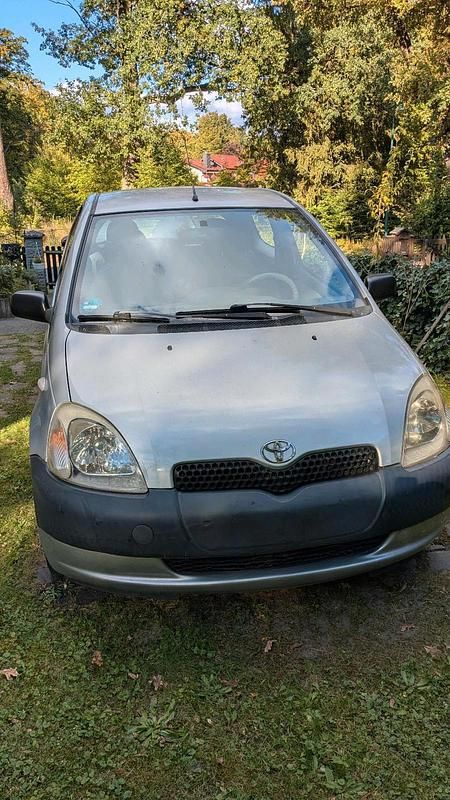 Silber Gebraucht 2001 Toyota Yaris Kleinwagen | 900 € (Guter Preis) - Bild 1/4