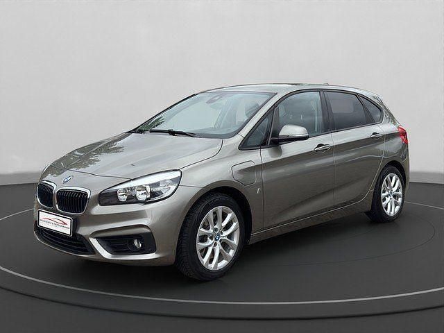 Gebraucht BMW 225 Active Tourer Advantage 224 PS (164 kW) 2017 Silber Van / Kleinbus