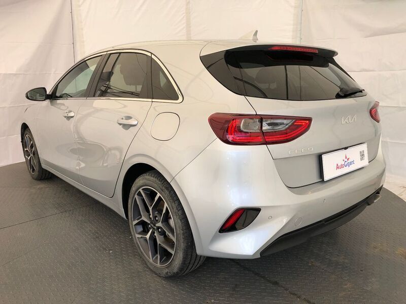 Używany Kia Ceed Gold 160 KM (117 kW) 2022 Srebrny Hatchback