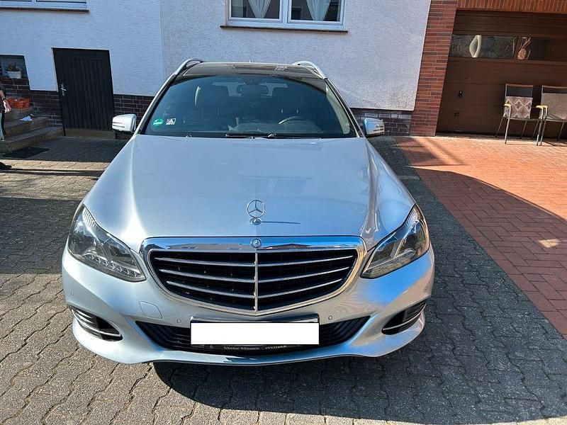 Gebraucht Mercedes E200 Elegance 136 PS (100 kW) 2013 Silber Limousine