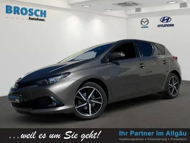 Rot Gebraucht 2019 Toyota Auris Team Kombi | 14.950 € (Fairer Preis) - Bild 1/2