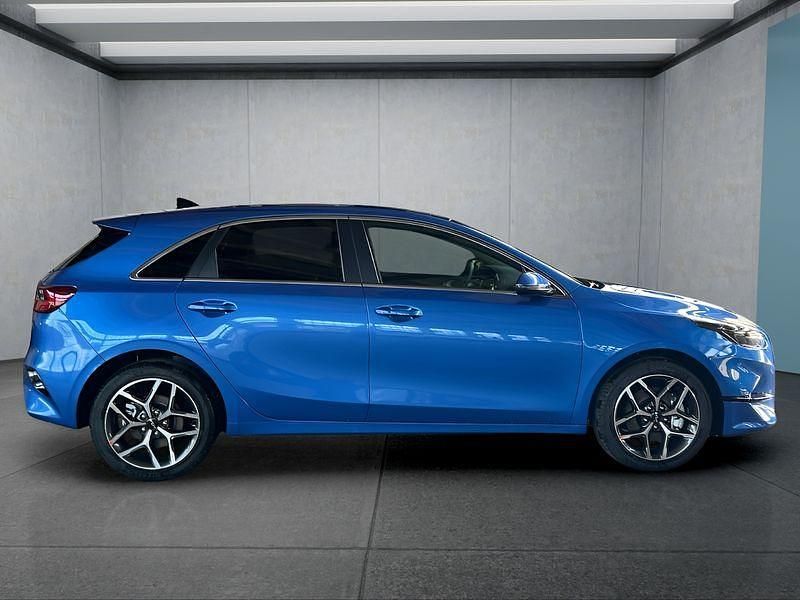 Neu Kia Ceed Platinum 140 PS (102 kW) 2025 Blau Kleinwagen