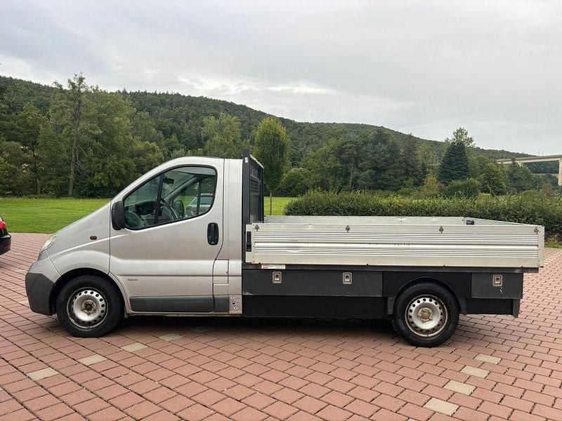Gebraucht Opel Vivaro 145 PS (106 kW) 2009 Silber Van / Kleinbus