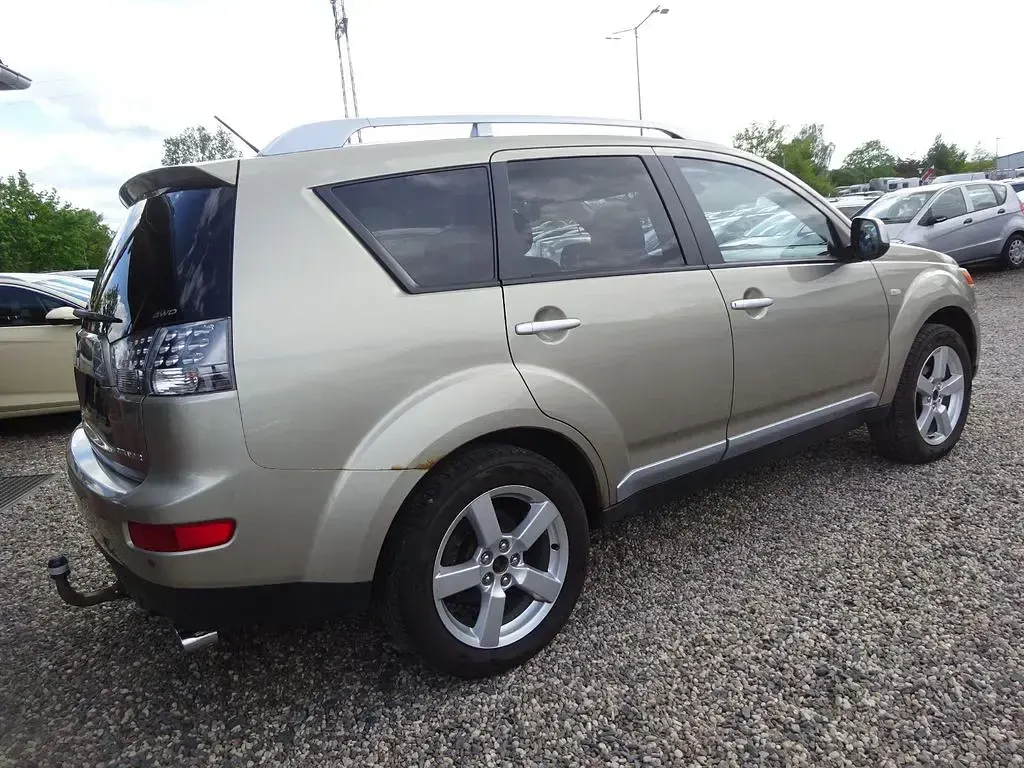 Gebraucht Mitsubishi Outlander Intense 156 PS (114 kW) 2010 Beige SUV