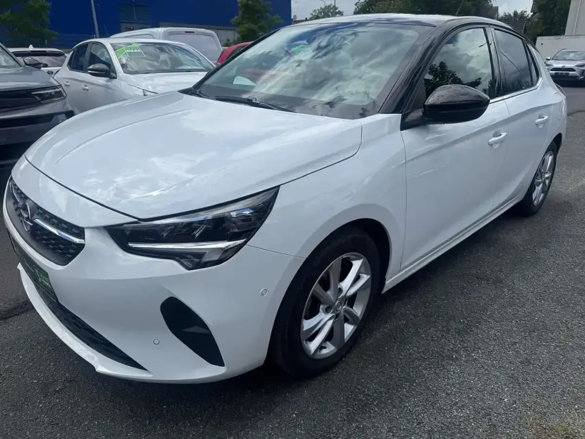 Gebraucht Opel Corsa Elegance 101 PS (74 kW) 2023 Jade weiss/arktis weiss Kleinwagen