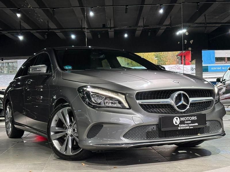 Grau Gebraucht 2016 Mercedes CLA200 Shooting Brake Kombi | 13.499 € (Guter Preis) - Bild 1/4
