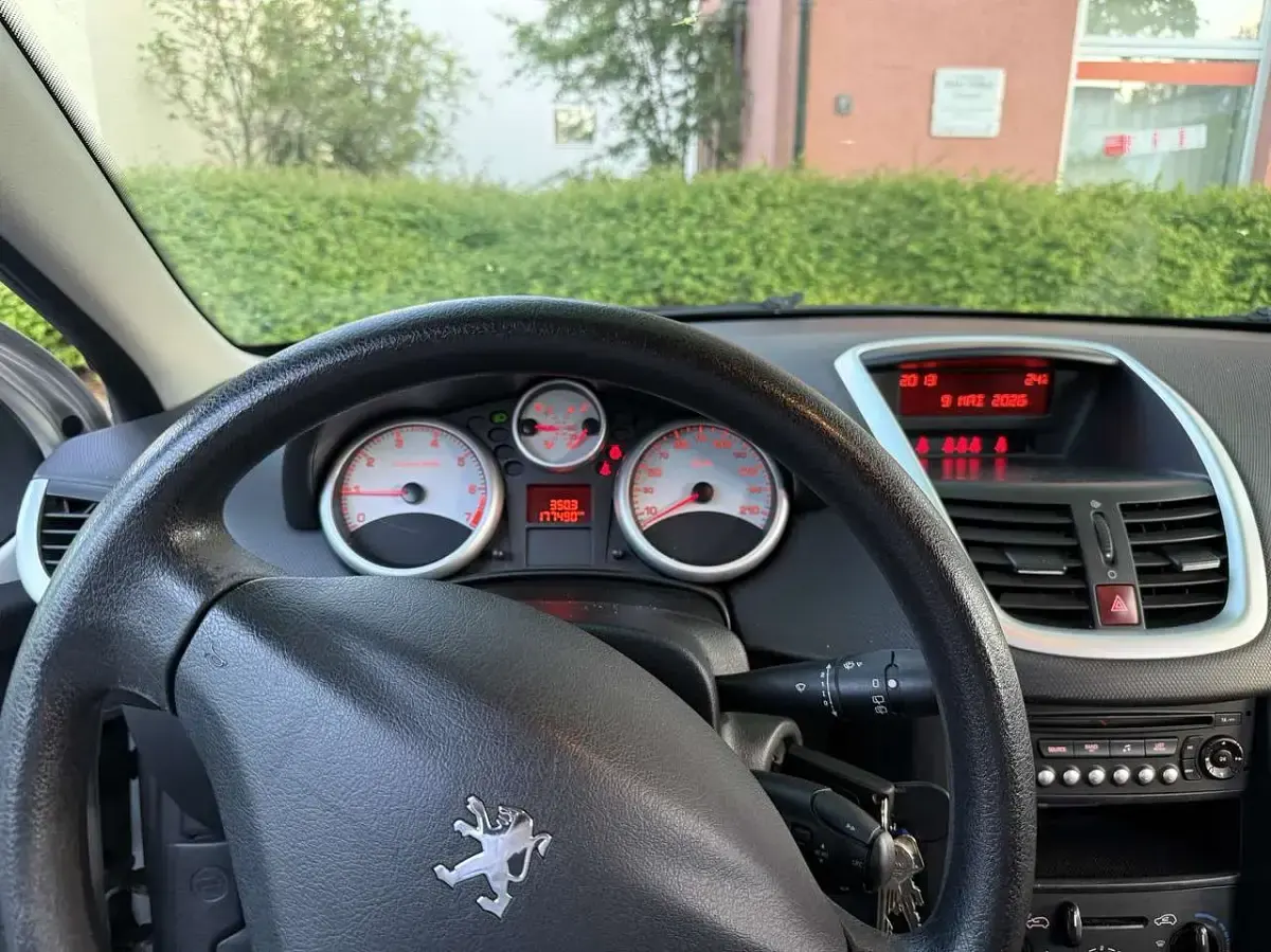 Gebraucht Peugeot 207 Filou 73 PS (53 kW) 2009 Limousine