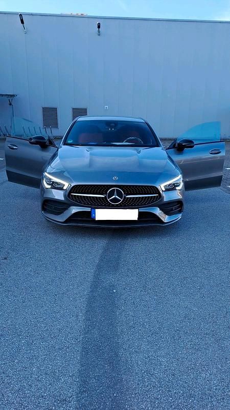 Grau Gebraucht 2020 Mercedes CLA200 AMG line Limousine | 27.000 € (Fairer Preis) - Bild 1/4