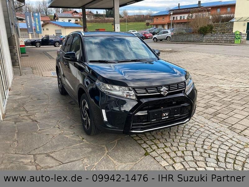 Schwarz Neu 2025 Suzuki Vitara Comfort+ SUV | 27.690 € (Fairer Preis) - Bild 1/4