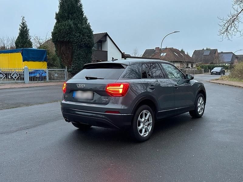 Gebraucht Audi Q2 Design 150 PS (110 kW) 2018 Grau SUV