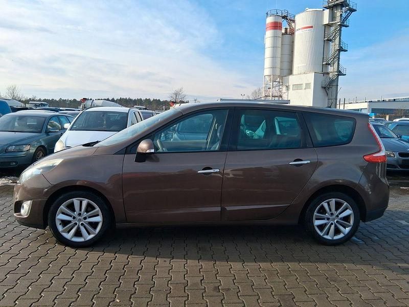 Gebraucht Renault Scénic III Luxe 131 PS (96 kW) 2011 Braun Van / Kleinbus