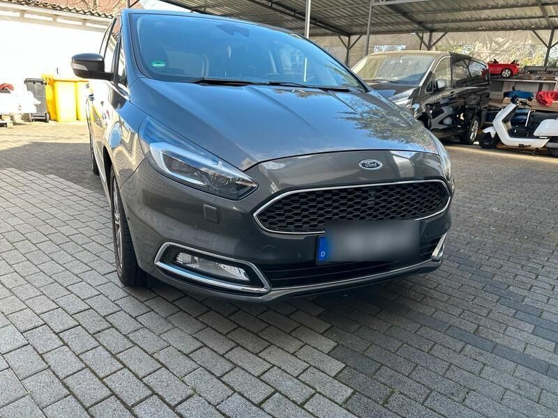 Grau Gebraucht 2017 Ford S-MAX Vignale Van / Kleinbus | 16.900 € (Fairer Preis) - Bild 1/4
