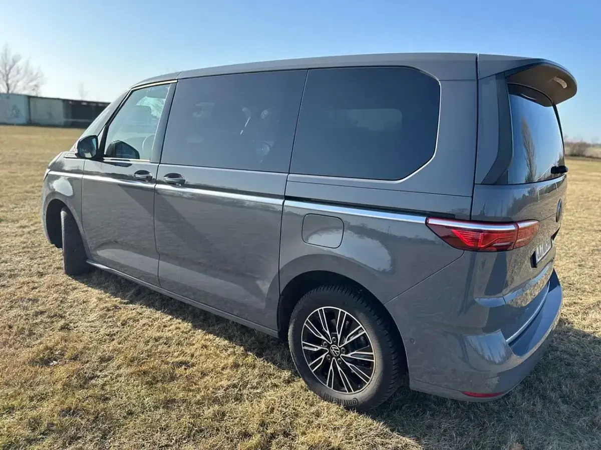 Gebraucht VW Multivan Pro 150 PS (110 kW) 2025 Grau Van / Kleinbus