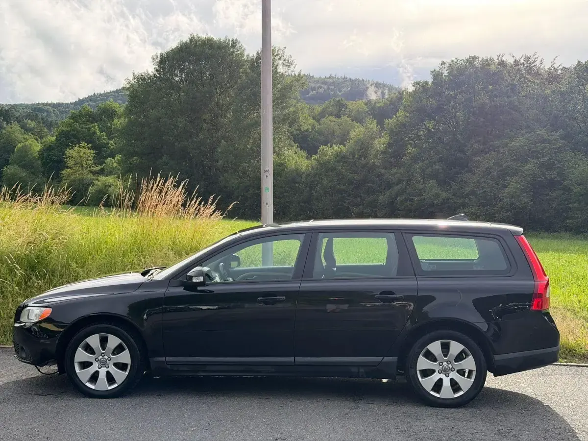 Gebraucht Volvo V70 136 PS (100 kW) 2008 Schwarz Kombi