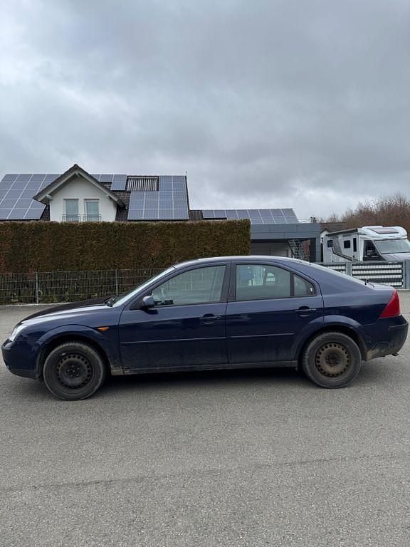 Gebraucht Ford Mondeo Ghia 146 PS (107 kW) 2001 Blau Limousine