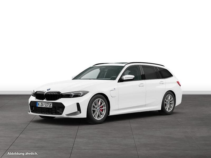 Weiß Gebraucht 2024 BMW 330e Kombi | 57.156 € - Bild 1/3