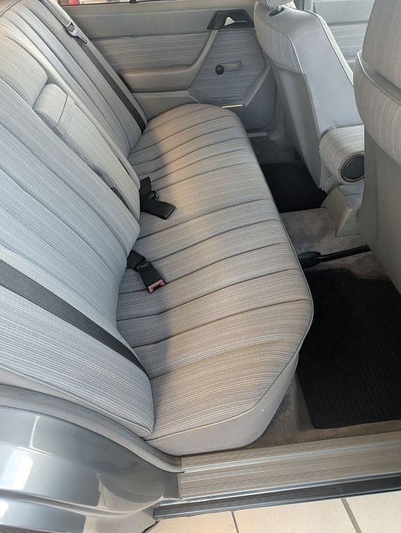 Gebraucht Mercedes E300 174 PS (127 kW) 1989 Grau Limousine