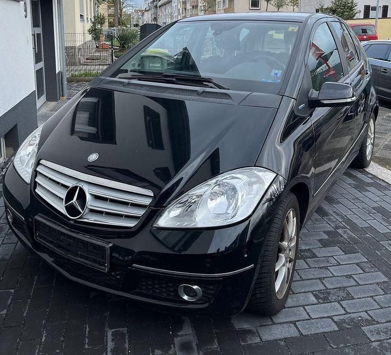 Schwarz Gebraucht 2010 Mercedes A160 Avantgarde Limousine | 2.990 € (Superpreis) - Bild 1/4