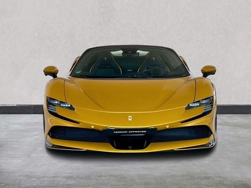 Gebraucht Ferrari SF90 999 PS (734 kW) 2022 Gelb Cabrio
