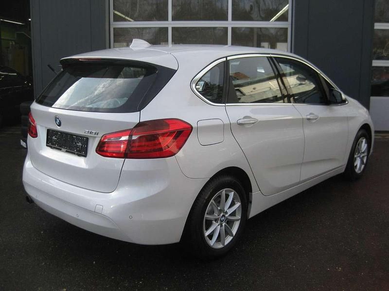 Gebraucht BMW 218 136 PS (100 kW) 2015 Mineralweiss metallic Van / Kleinbus