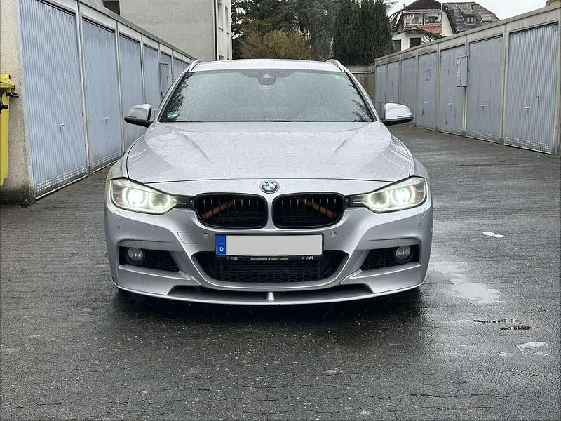 Gebraucht BMW 320 Sport Line 194 PS (142 kW) 2013 Grau Kombi
