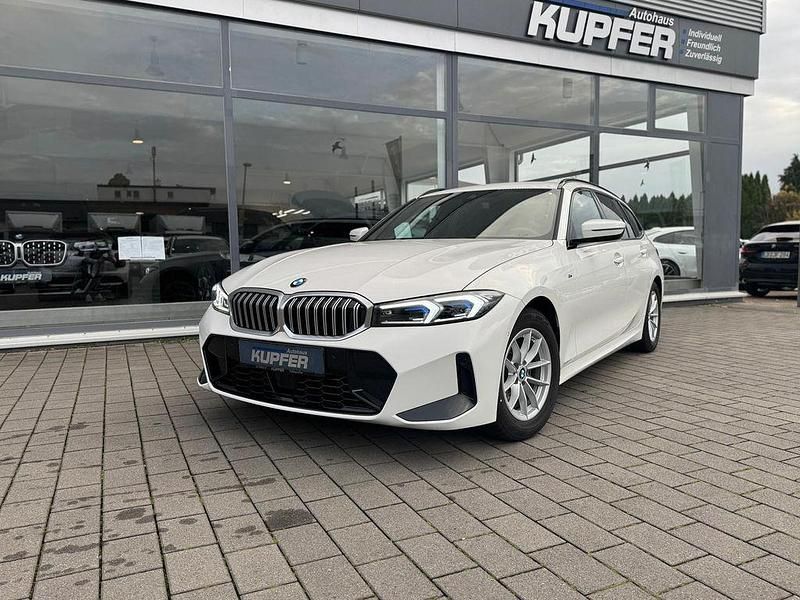 Weiß Gebraucht 2024 BMW 320 M Sport Limousine | 38.900 € (Guter Preis) - Bild 1/4