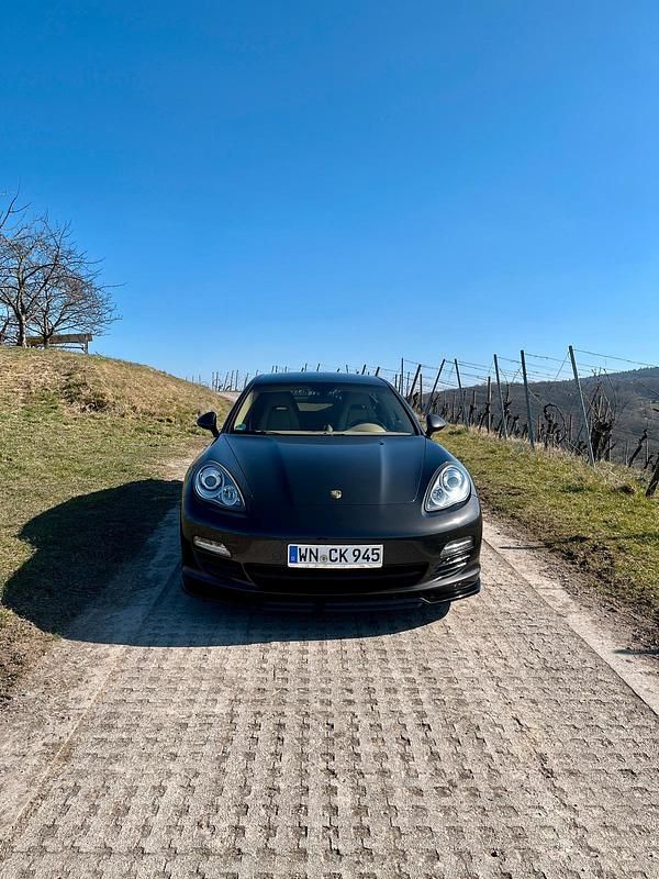 Grau Gebraucht 2011 Porsche Panamera 4 Limousine | 22.500 € (Fairer Preis) - Bild 1/4