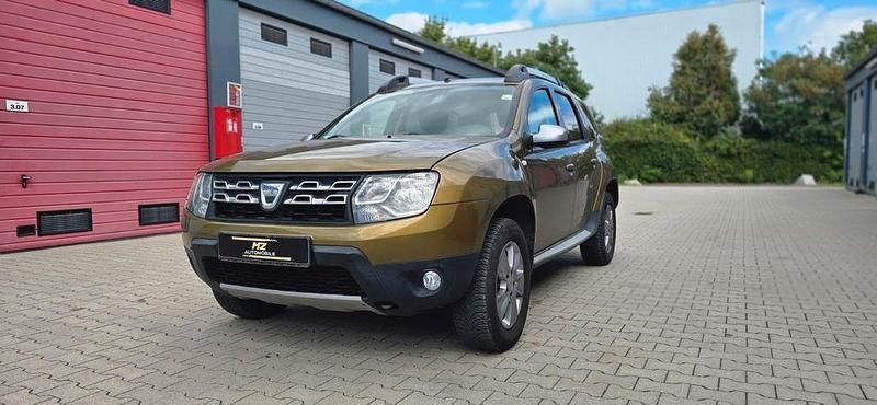 Grün Gebraucht 2016 Dacia Duster Lauréate SUV | 8.999 € (Fairer Preis) - Bild 1/4